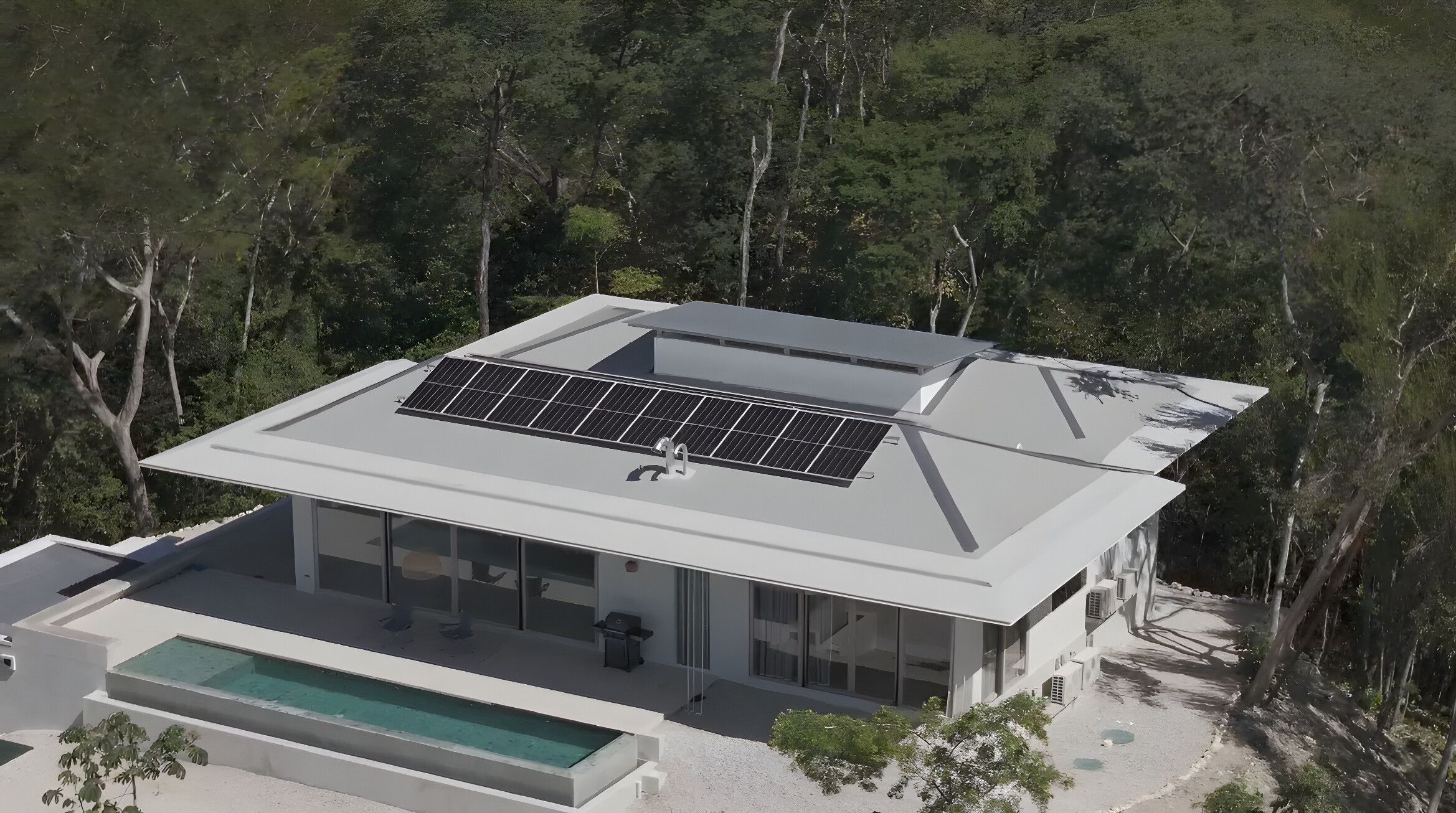 Sistema híbrido de energía solar con paneles solares, baterías y conexión a red eléctrica 3